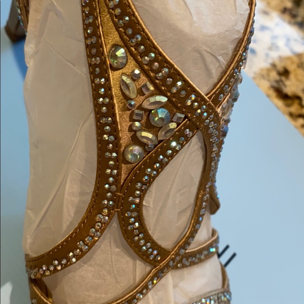 Shoes - Picture 4 of 8